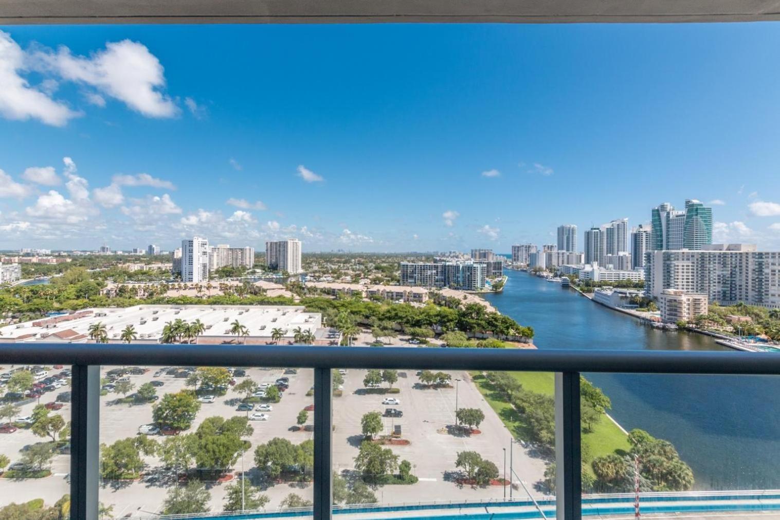 Modern One Bedroom Rental At Beach Walk Resort Miami 18Th Floor Hallandale Beach Exterior photo